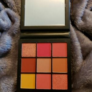 HUDA BEAUTY "CORAL" Obsessions Eyeshadow Palette